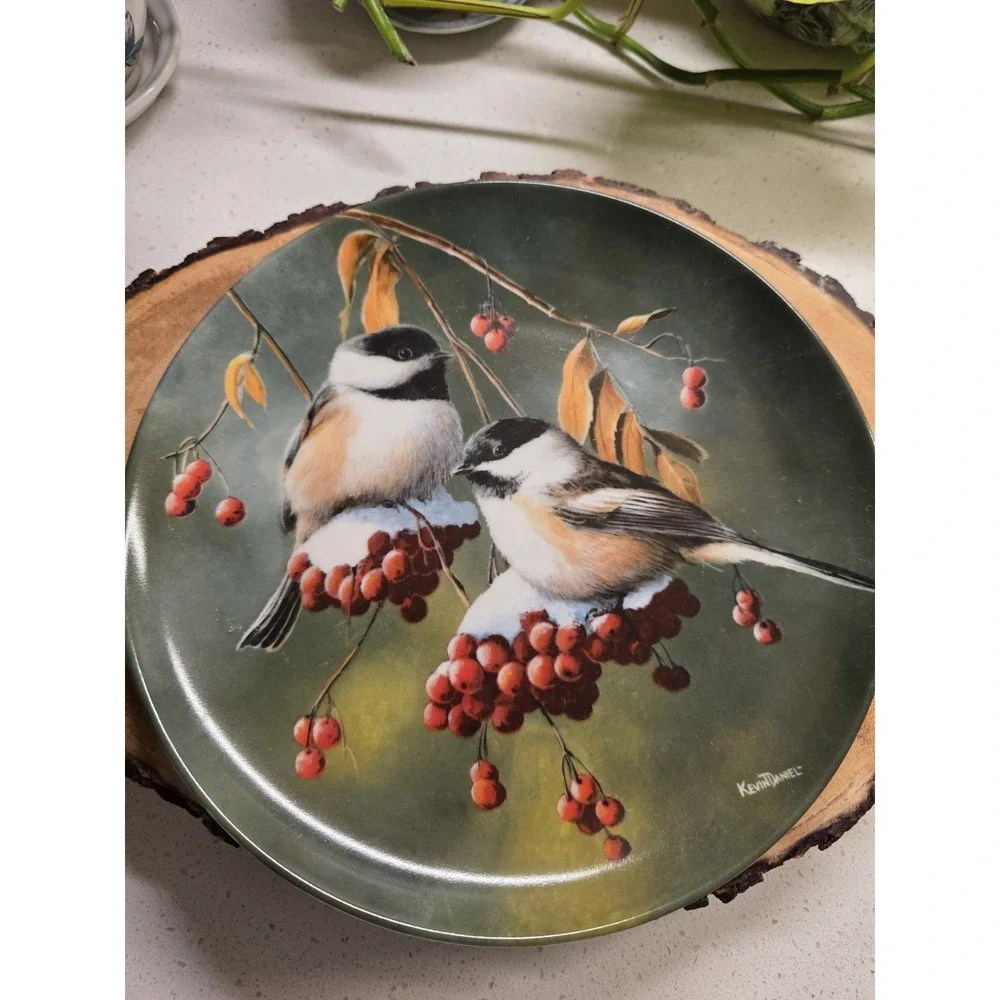 Edwin Knowles The Chickadee Plate Kevin Daniel‎ Birds of Your Garden 1986